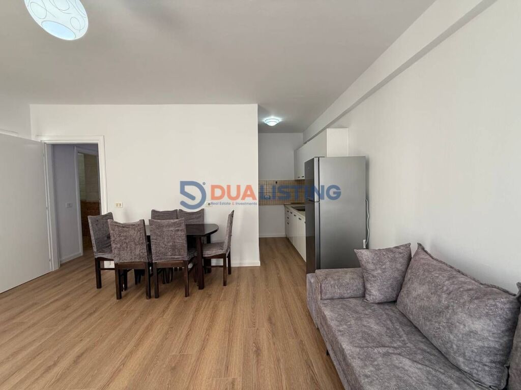 Shitet apartament 1+1 prane Kompleksit Magnet, rruga Ndre Mjeda!