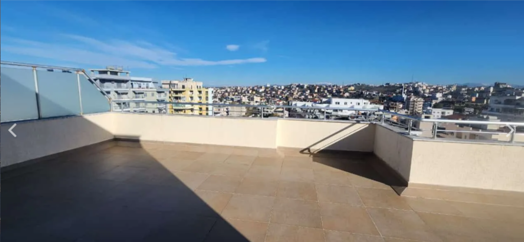 Shiten 2 apartamente ngjitur me Nj-Tj Iliria Plazh Durres