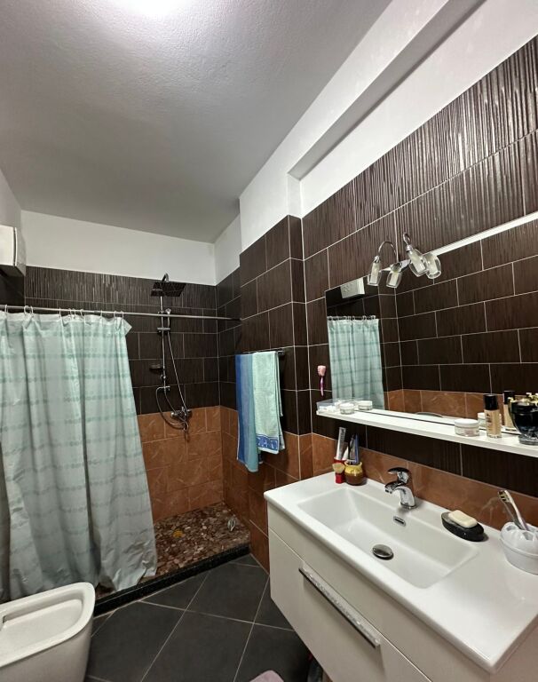 2+1 ne Shitje Shkoze