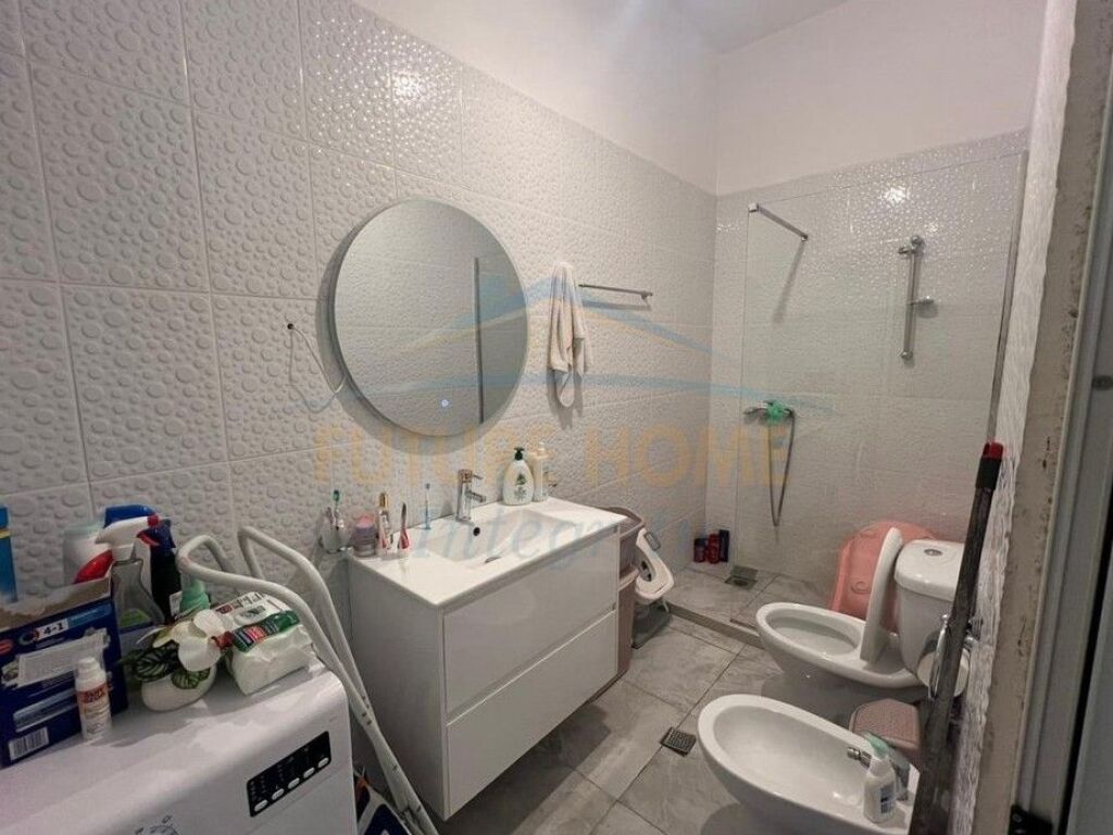 Shitet, Apartament 2+1, Fresku, Tiranë.