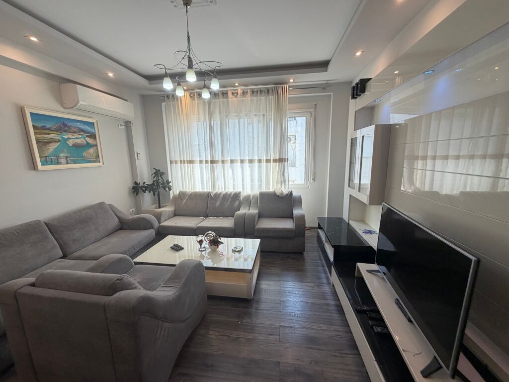 Opportunity! Furnished 2+1 near the zoo, 205 million lek