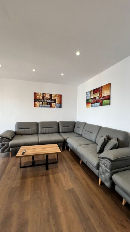 Apartament 2+1 me qera tek Mine Peza