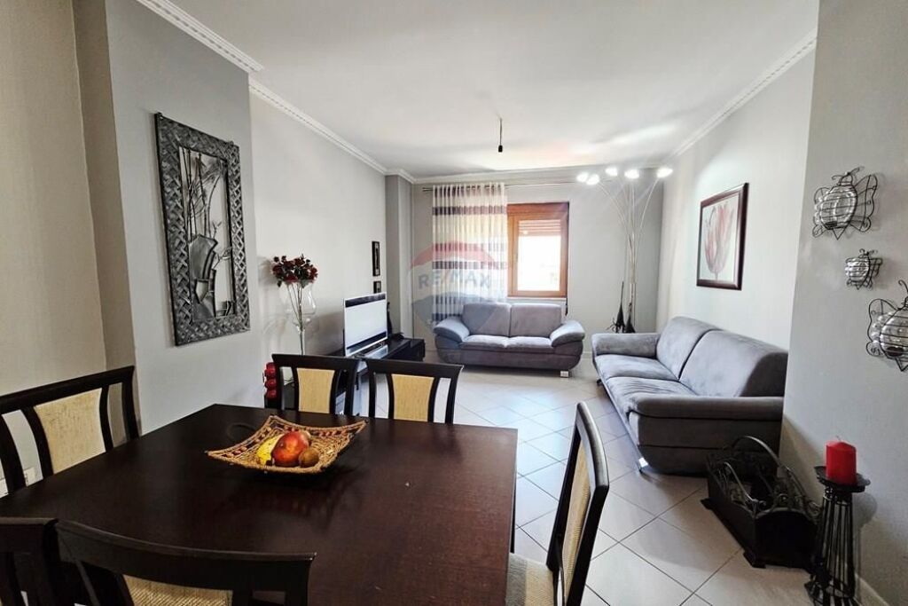 Apartament 2+1 te Usluga Stac. Trenit!