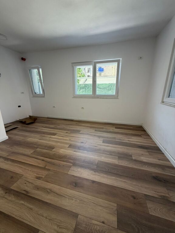 Vasil Shanto_Vendesi 1+1 Appartamento Esistente