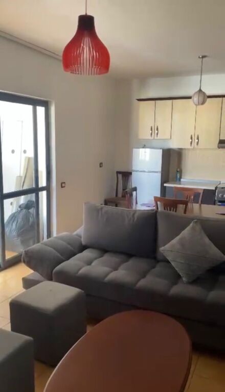 APARTAMENT 2+1 ME QERA - TEK 21 DHJETORI, 60,000 LEKE