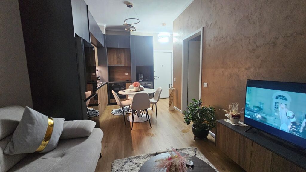 Apartament 1+1 me ballkon  Mangalem Kadiu