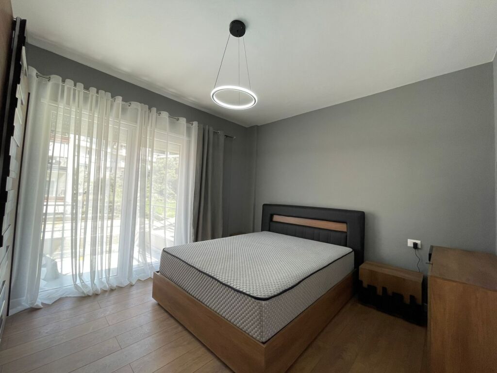 Apartament 2+1+Parking per qira tek Kopeshti Botanik.