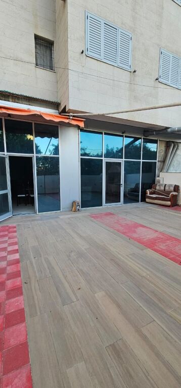 SHITET BAR RESTORANT 108M2 + 60M2 VERANDE ILIRIA PLAZH