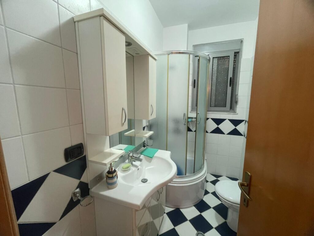 Vendesi in vendita appartamento 2+1+2+ garage in uso Golem