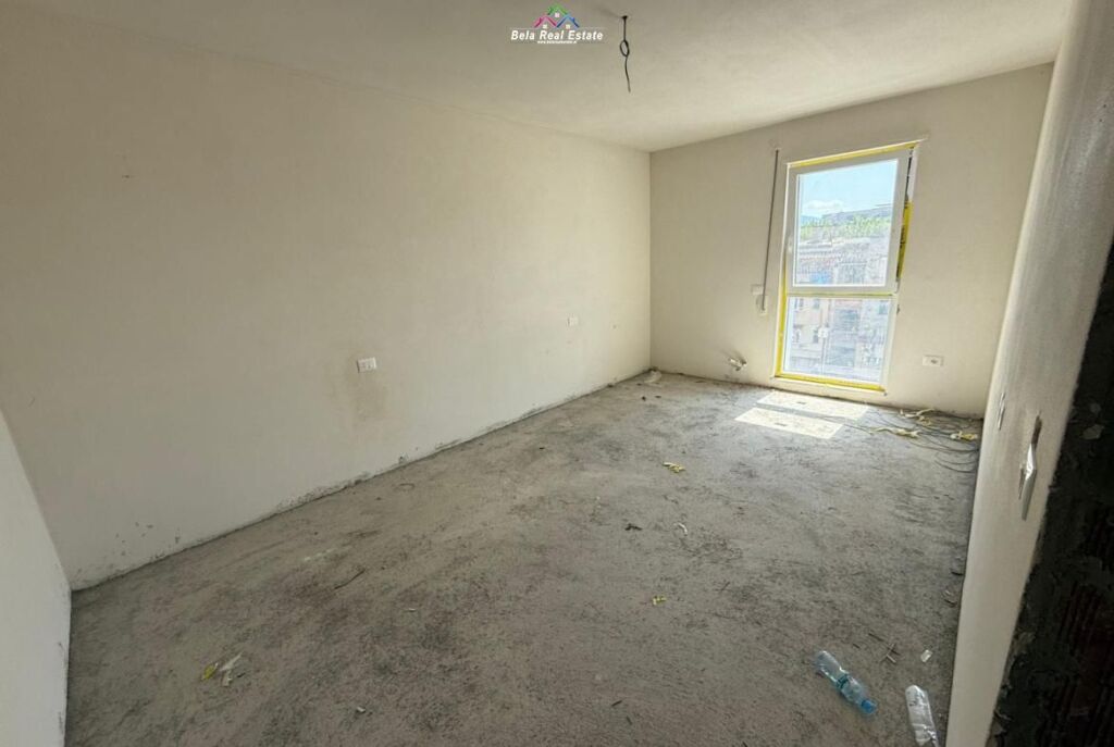 Apartament Per Shitje 2+1+2 Ne Xhamllik (ID B120839) Tirane