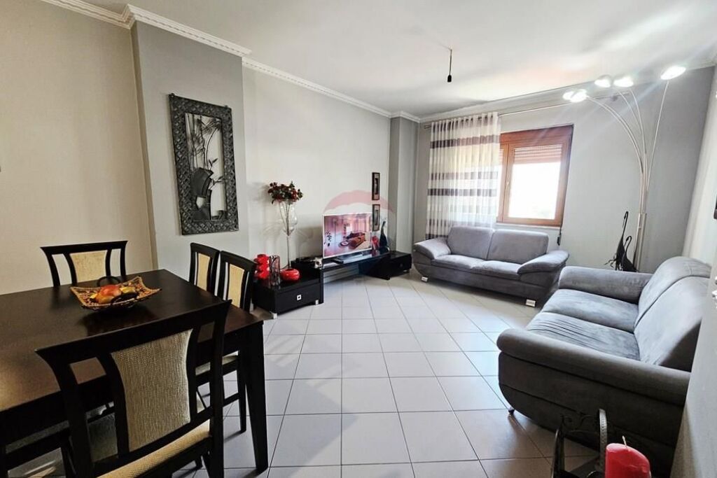 Apartament 2+1 te Usluga Stac. Trenit!