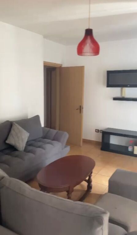 APARTAMENT 2+1 ME QERA - TEK 21 DHJETORI, 60,000 LEKE
