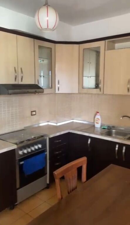 APARTAMENT 2+1 ME QERA - TEK 21 DHJETORI, 60,000 LEKE
