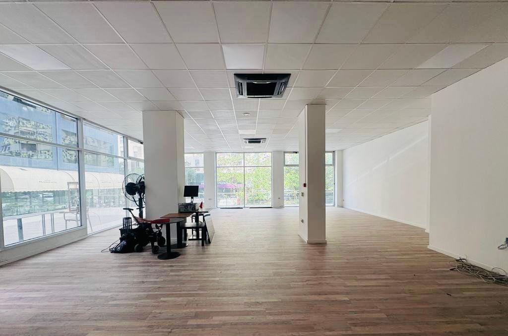 AMBIENT PER QIRA , ISH STACIONI TRENIT!