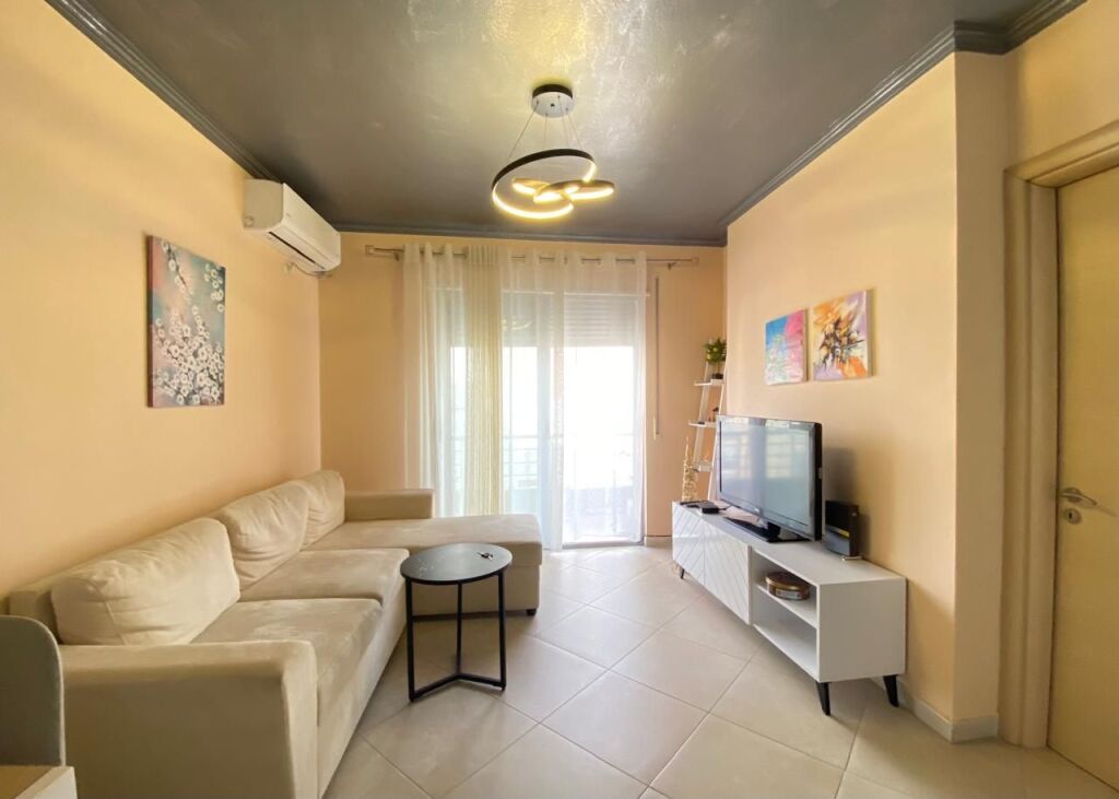 Jepet Apartament me qera ne Qender