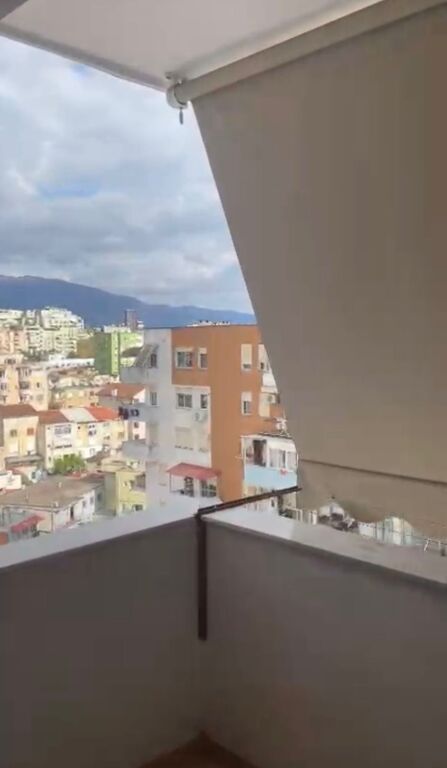 APARTAMENT 2+1 ME QERA - TEK 21 DHJETORI, 60,000 LEKE