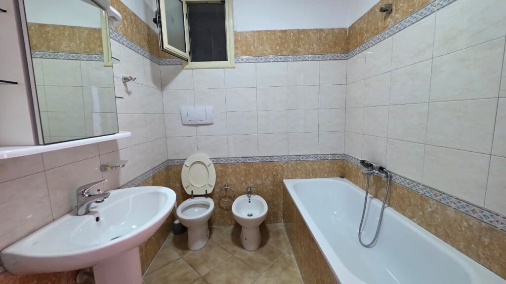 Apartament 2+1 me qira  Rruga Pelivan Leskaj