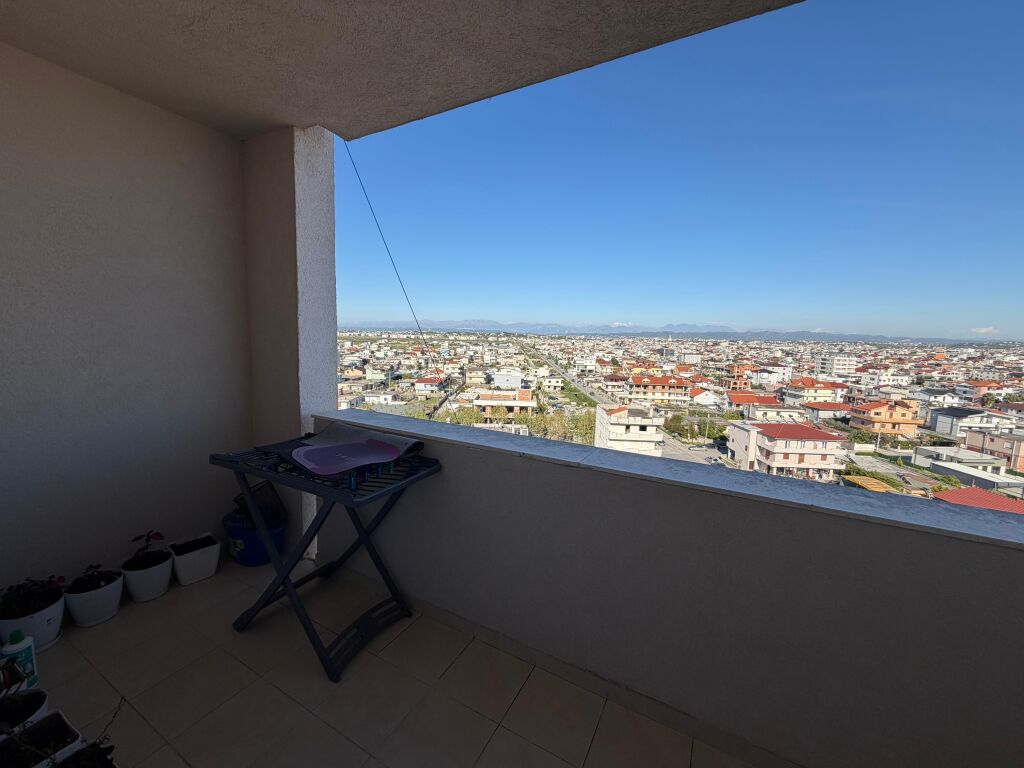 Jepet me qera apartament 1+1 kati 7 me ashensor