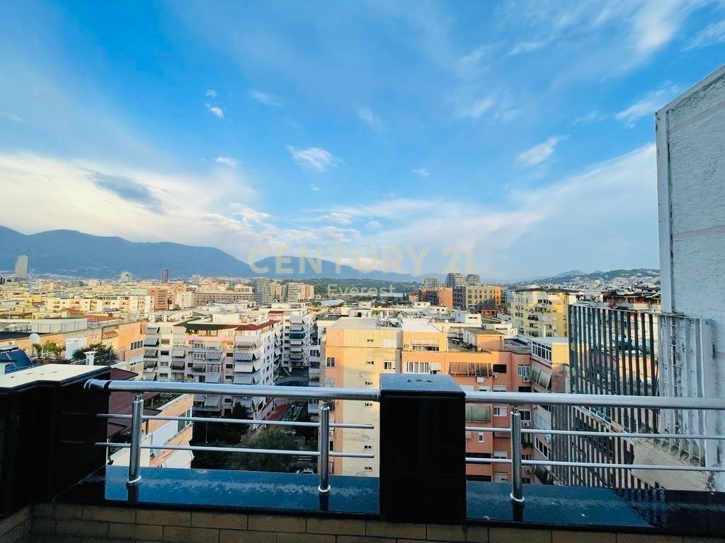 COMUNE DI PARIGI, APPARTAMENTO 2+1 IN AFFITTO