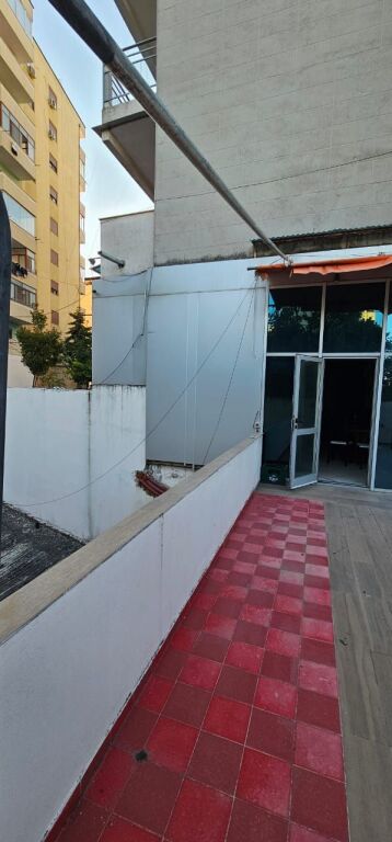 SHITET BAR RESTORANT 108M2 + 60M2 VERANDE ILIRIA PLAZH