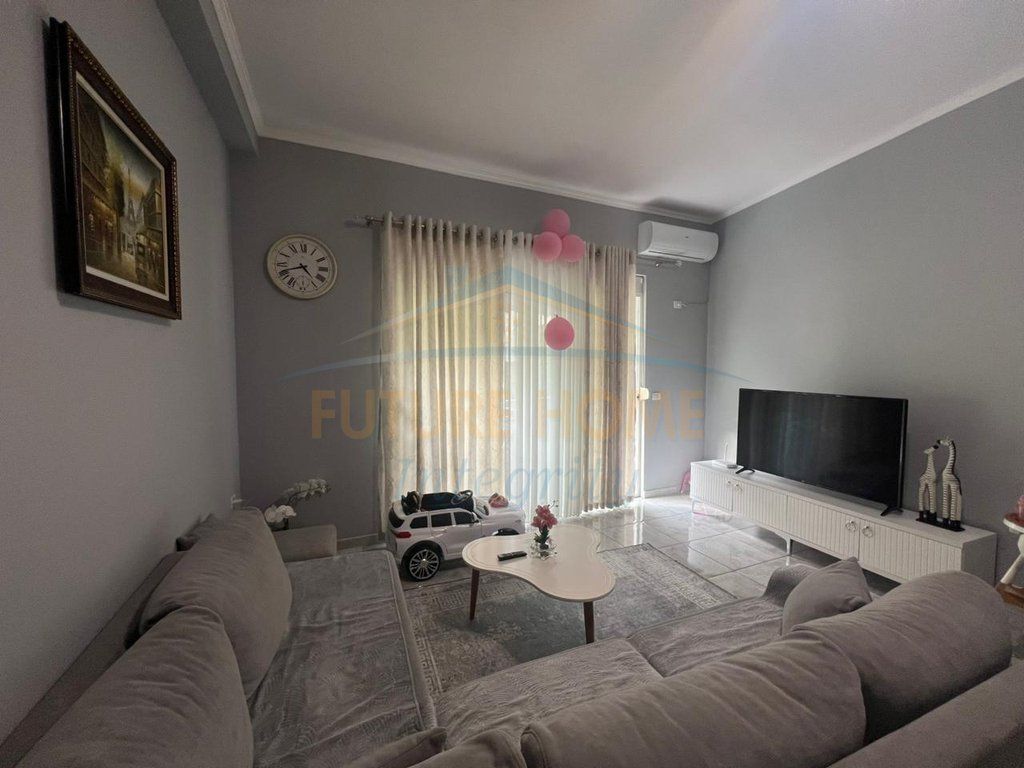 Shitet, Apartament 2+1, Fresku, Tiranë. AL67802