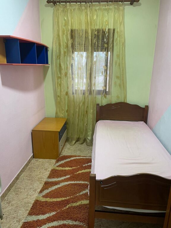 Shtepi private 2+1 me qera ne Astir tek Xhamia