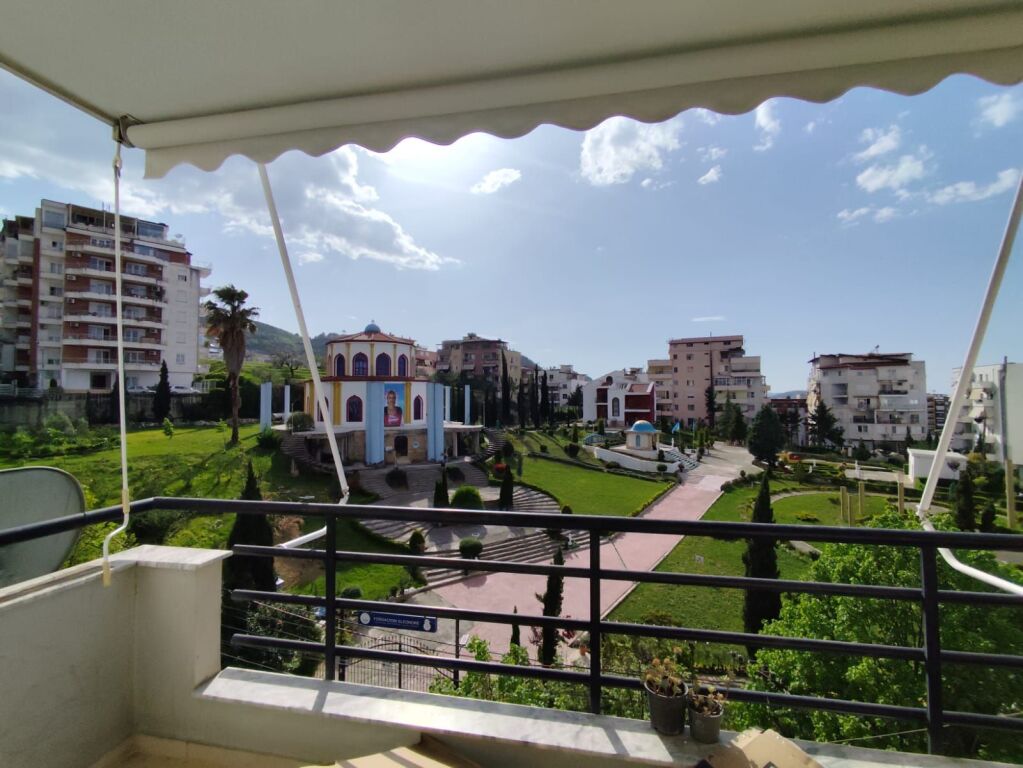 jepet me qira apartament 2+1, Elenora