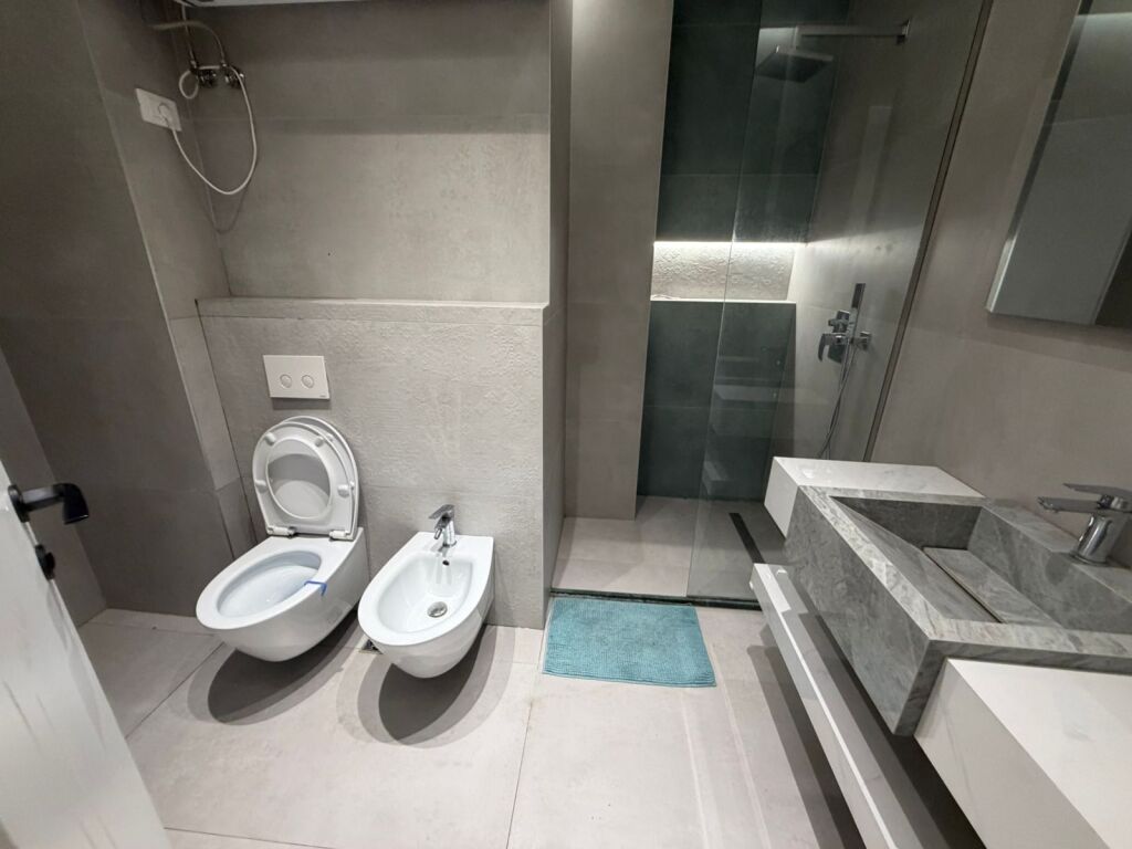 Jepet me qera super apart 1+1 te Komuna e Parisit