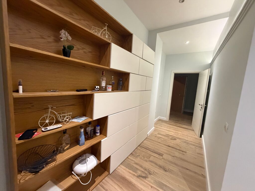 2+1,me parkim+drita uje,rruga peti liq i thate,900 euro