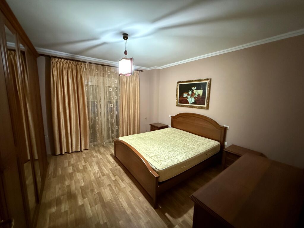 📣 AFFITTO Appartamento 1+1 📍 Vicino al Liceo "Petro Nini Luarasi" ✨   🏢 Nuova Costruzione  🪜 8° Piano (Con Ascensore)  🛋️ Completamente Arredato   💶 Prezzo 60.000 Lek/Mese Non Trattabile