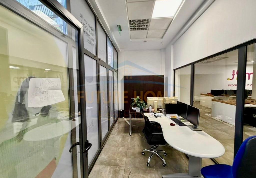 🏢 Super Ambient Biznesi 412 m^2 me Qera te Selvia – Rruga e Dibrës! 🌟