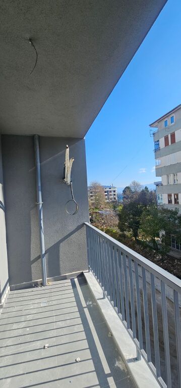 Shitet apartament Pogradec
