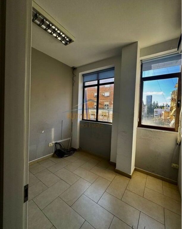 🏢 Super Business Premises 350 m^2 for Rent – Elbasan Street! 🇺🇸