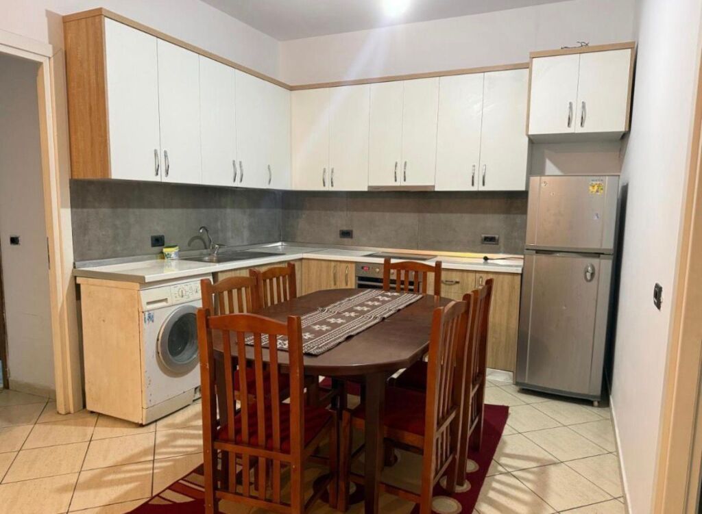 Jepet me qera apartament 2+1 ne Shkoze