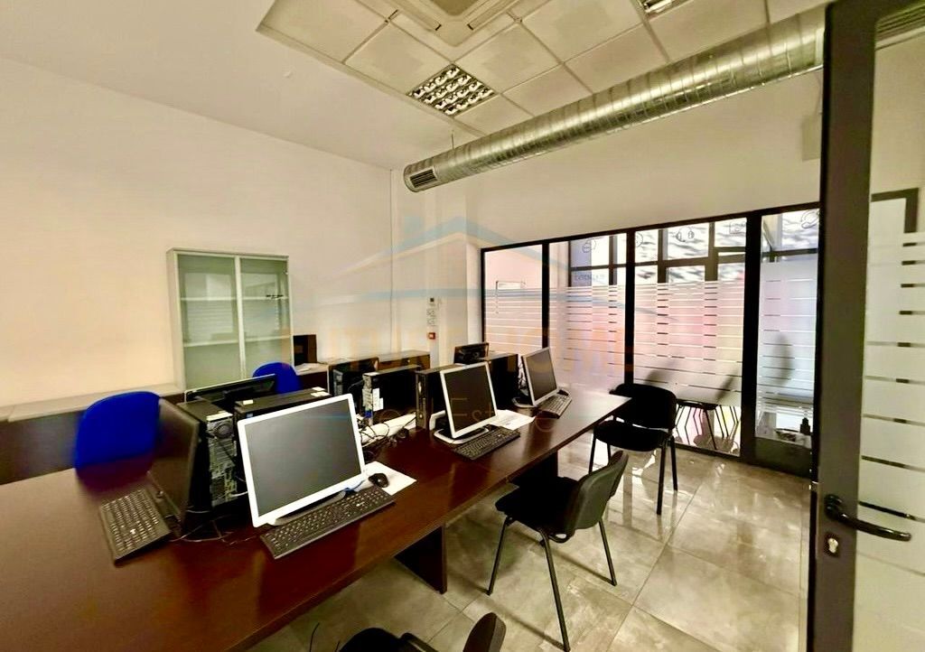 🏢 Super Ambient Biznesi 412 m^2 me Qera te Selvia – Rruga e Dibrës! 🌟