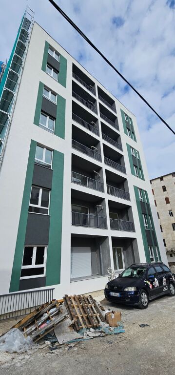 Shitet apartament Pogradec