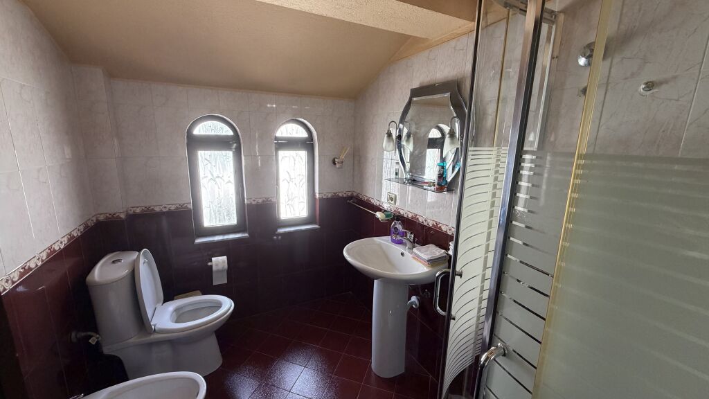 Shitet Vile 3-kateshe , Don Bosko