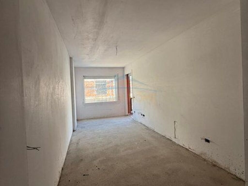 Shitet , Apartament 1+1 , Paskuqan