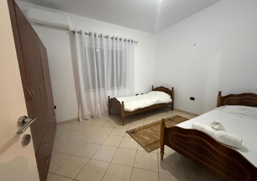 Jepet me qera apartament 2+1 ne Shkoze