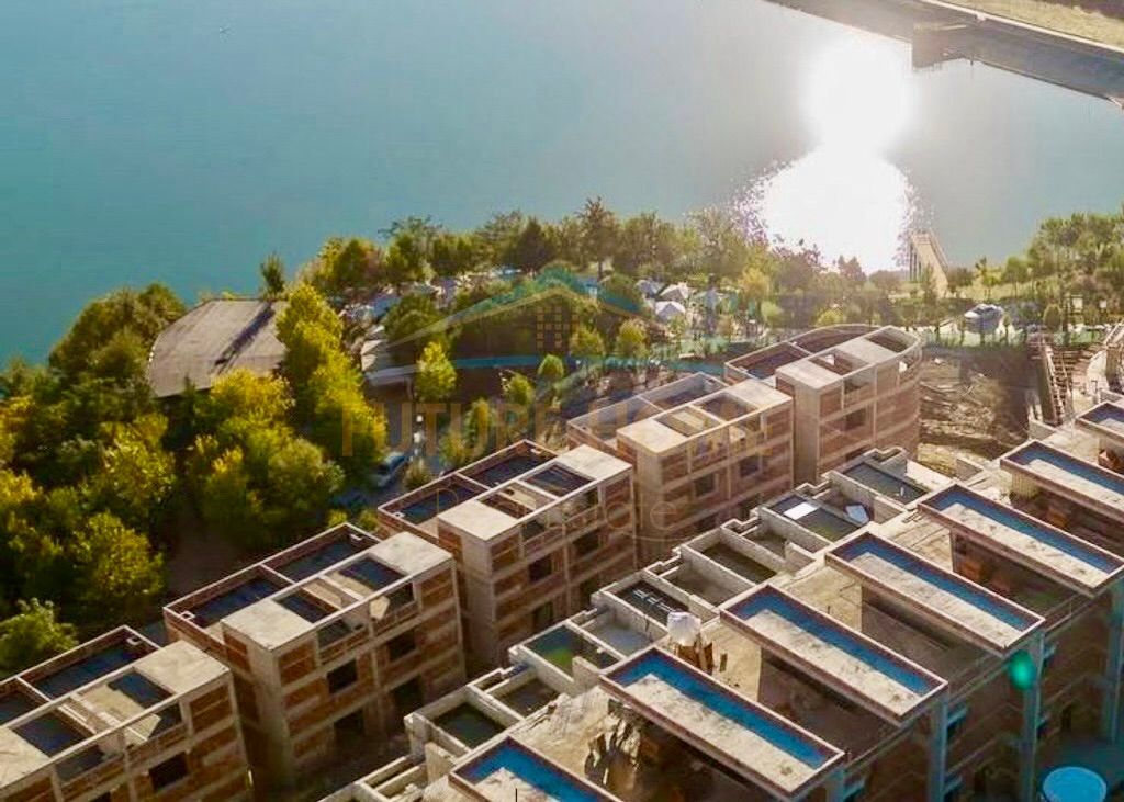 🦢 Vilë Ekskluzive me Pishinë te "Swan Lake Residence" – Buzë Liqenit të Farkës! 🌊