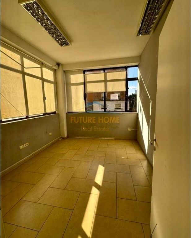 🏢 Super Business Premises 350 m^2 for Rent – Elbasan Street! 🇺🇸