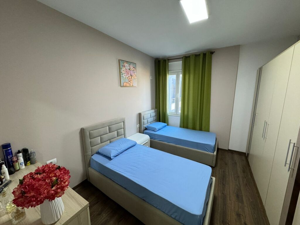 📣 AFFITTO Appartamento 2+1 📍 Kinostudio, Vicino alla Stazione di Polizia ✨   🏢 Nuova Costruzione (Con Ascensore)  🛋️ Arredato Con Condizioni Moderne   💶 Prezzo 700 Euro