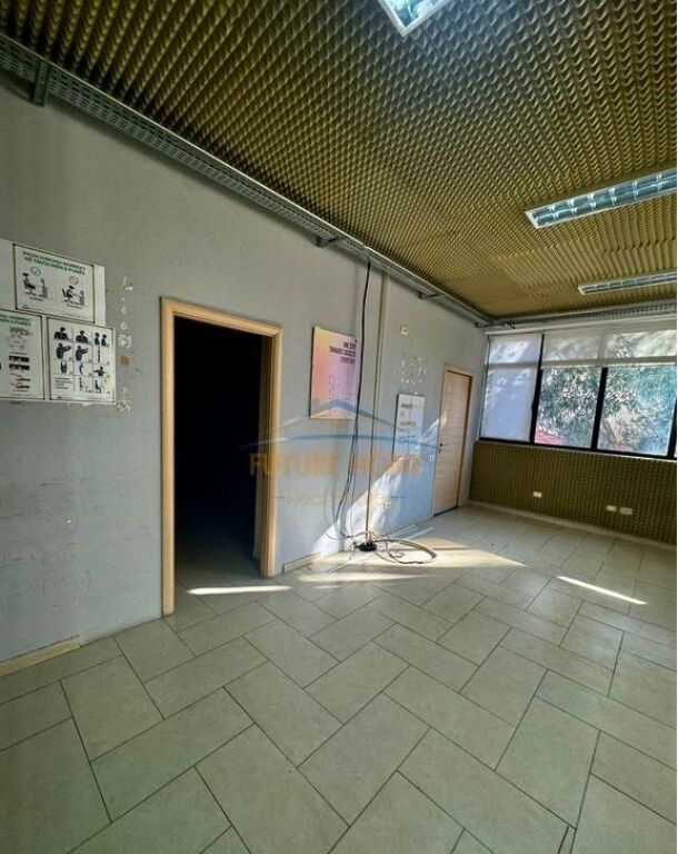 🏢 Super Business Premises 350 m^2 for Rent – Elbasan Street! 🇺🇸
