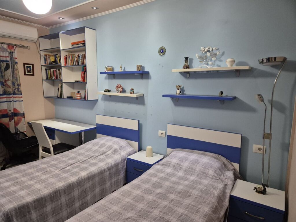 Affittasi appartamento arredato 2+1 presso l'ex mercato elettrico