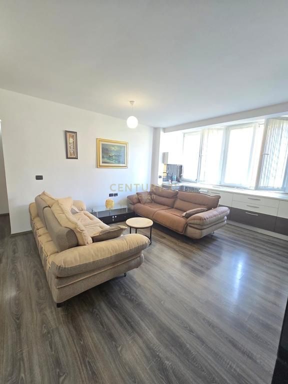 Ish Fusha e Aviacionit Shitet Apartament 2+1.