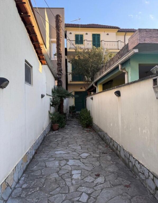 Jepet me qera apartament 2+1 ne Shkoze