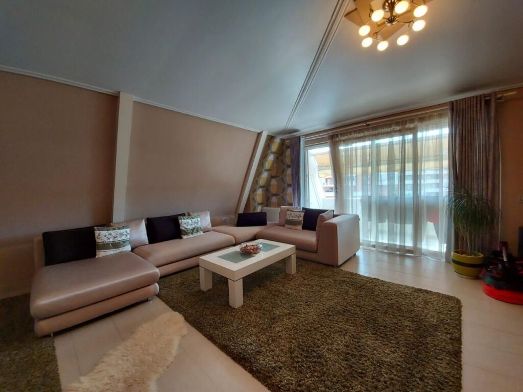 📣 AFFITTO Appartamento 3+1 Con 2 Bagni E 2 Posti Auto 📍 Fresk, Via Teleferiku ✨   🏢 Nuova Costruzione (Con Ascensore)  📐 Superficie Totale 150 m2  🛋️ Arredato Con Condizioni Moderne   💶 Prezzo 700 Euro