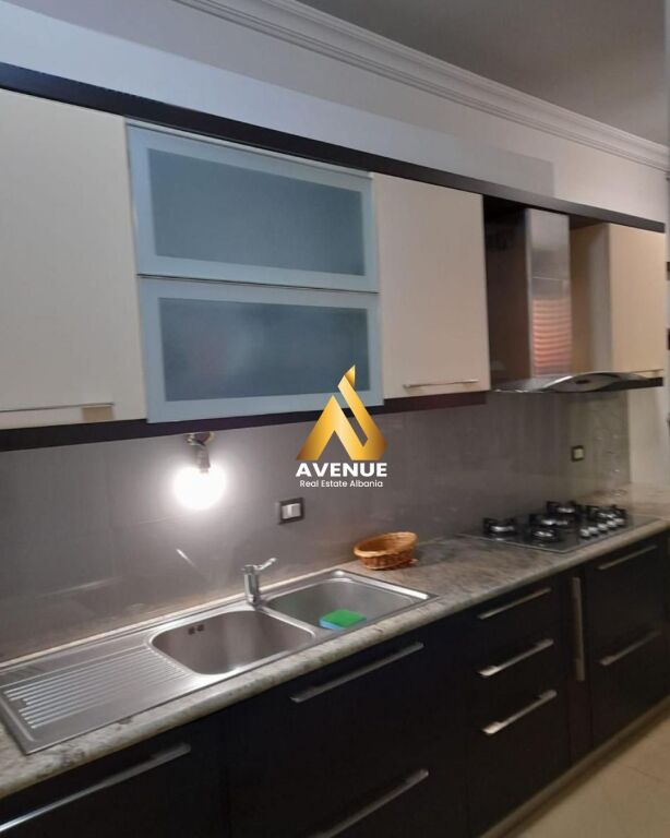 APARTAMENT ME QERA – Tek Vilat Gjermane, Tiranë