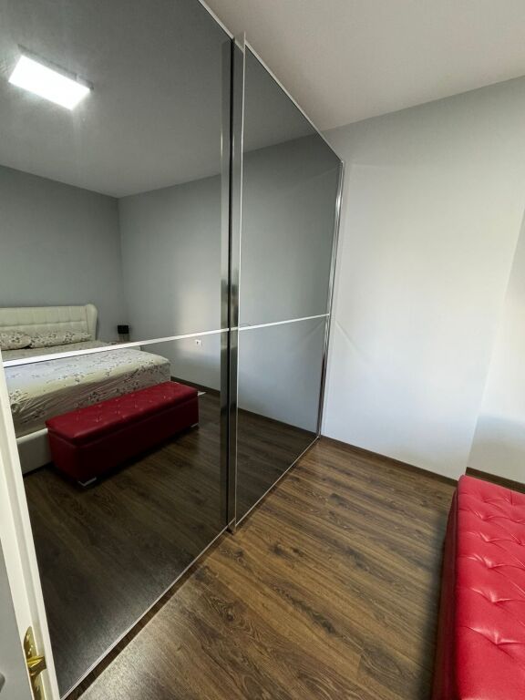 📣 AFFITTO Appartamento 2+1 📍 Kinostudio, Vicino alla Stazione di Polizia ✨   🏢 Nuova Costruzione (Con Ascensore)  🛋️ Arredato Con Condizioni Moderne   💶 Prezzo 700 Euro