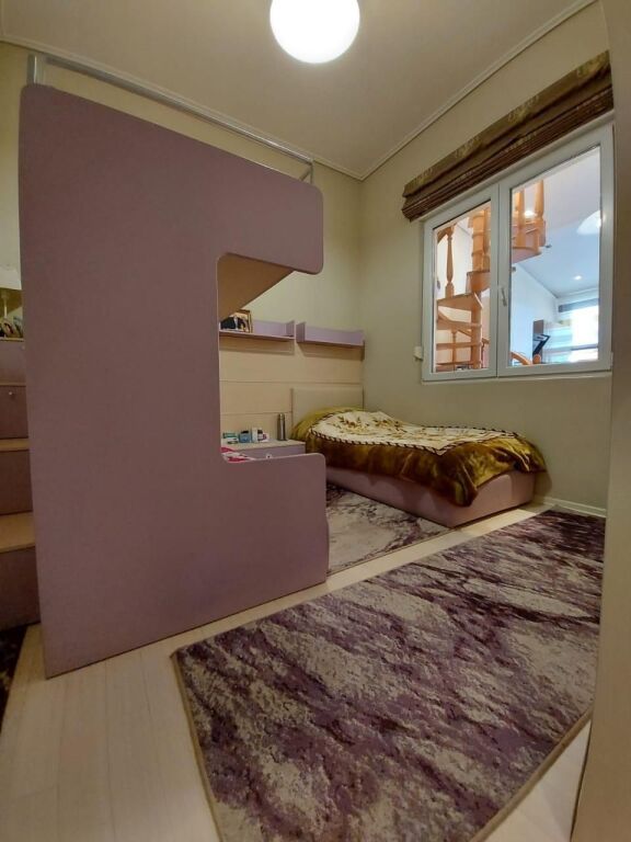 📣 AFFITTO Appartamento 3+1 Con 2 Bagni E 2 Posti Auto 📍 Fresk, Via Teleferiku ✨   🏢 Nuova Costruzione (Con Ascensore)  📐 Superficie Totale 150 m2  🛋️ Arredato Con Condizioni Moderne   💶 Prezzo 700 Euro